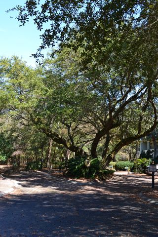 32 Corrine Ln, Hilton Head Island, SC 29928