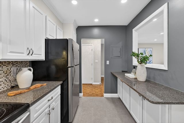 41 Centre St 106, Brookline, MA 02446
