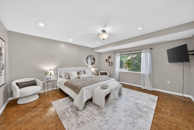 41 Centre St 106, Brookline, MA 02446