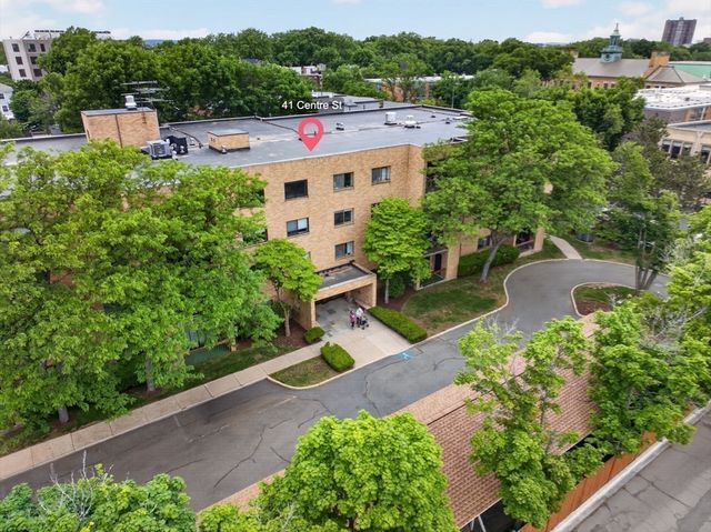 41 Centre St 106, Brookline, MA 02446