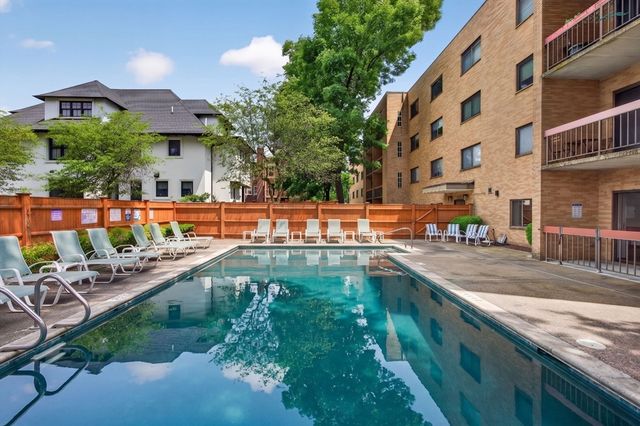 41 Centre St 106, Brookline, MA 02446