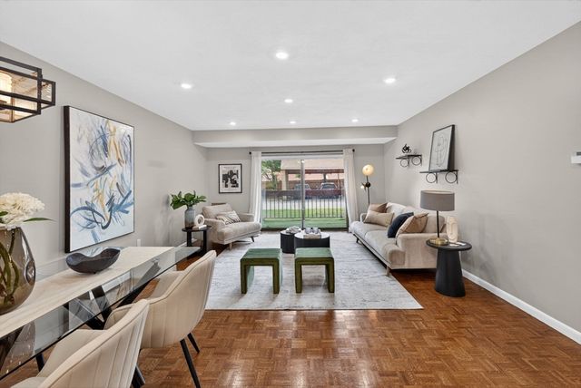 41 Centre St 106, Brookline, MA 02446
