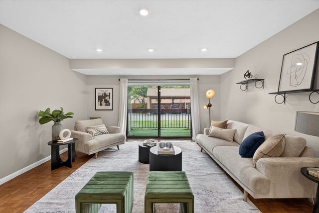 41 Centre St 106, Brookline, MA 02446
