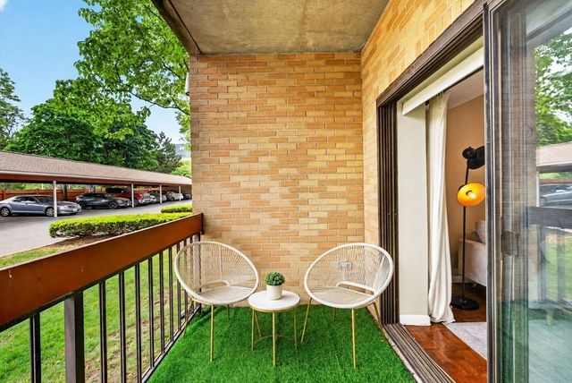 41 Centre St 106, Brookline, MA 02446