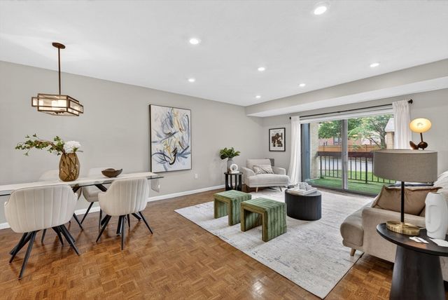 41 Centre St 106, Brookline, MA 02446