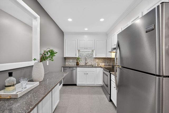 41 Centre St 106, Brookline, MA 02446