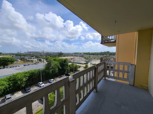 15600 NW 7th Ave 709, Miami, FL 33169