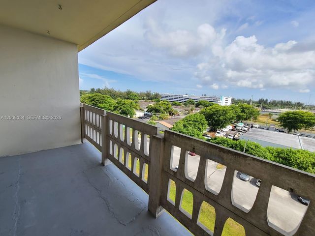 15600 NW 7th Ave 709, Miami, FL 33169