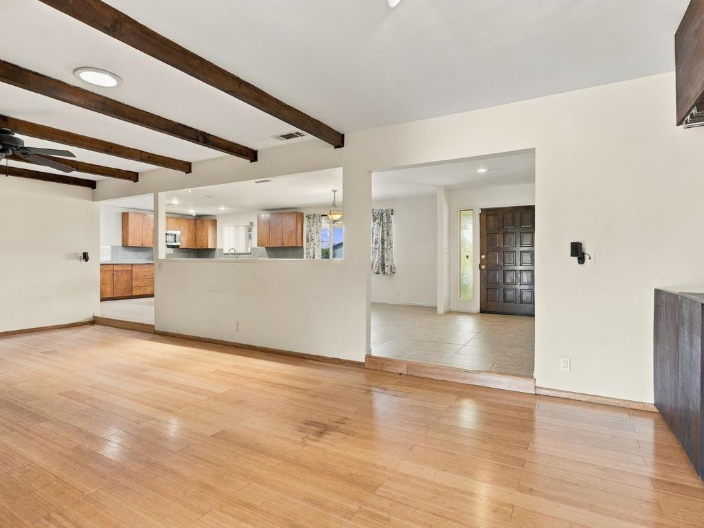 Image 19 of property listing at 5170 E Huntington, Fresno, CA 93727