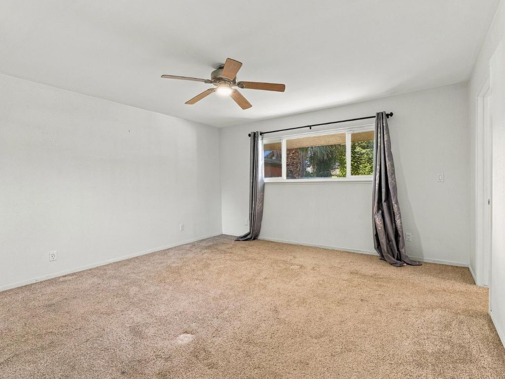 Image 24 of property listing at 5170 E Huntington, Fresno, CA 93727