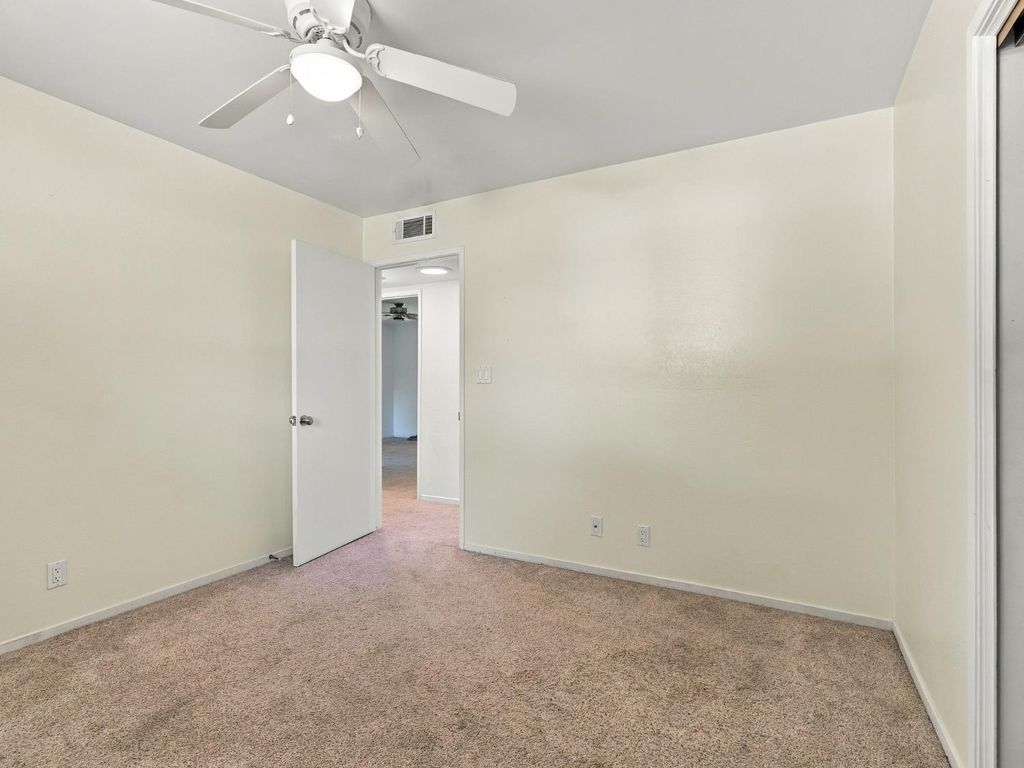 Image 31 of property listing at 5170 E Huntington, Fresno, CA 93727