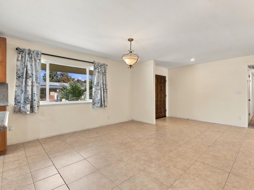 Image 32 of property listing at 5170 E Huntington, Fresno, CA 93727