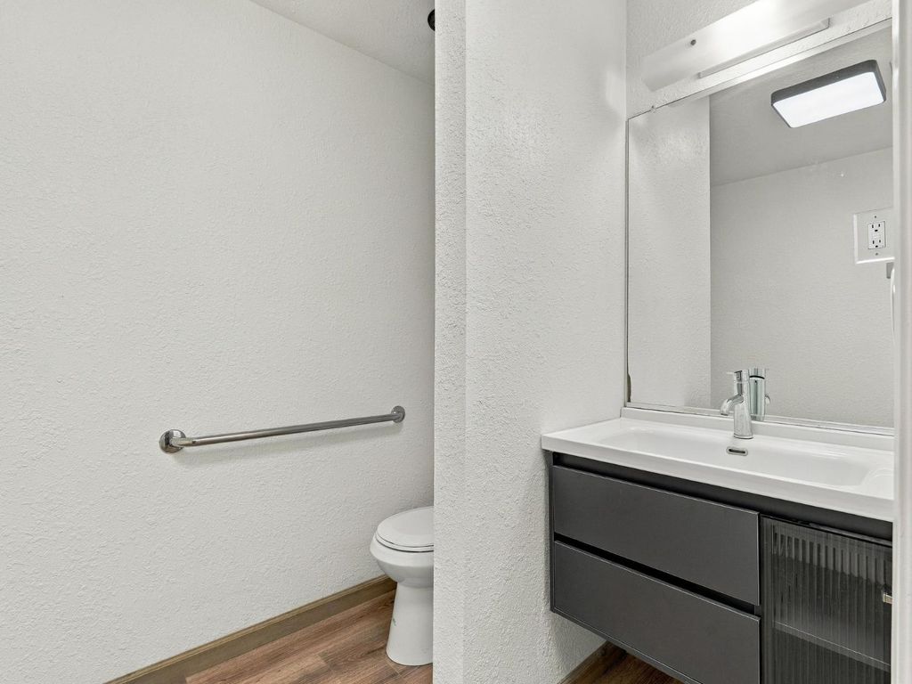 Image 33 of property listing at 5170 E Huntington, Fresno, CA 93727