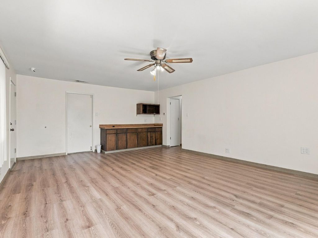 Image 39 of property listing at 5170 E Huntington, Fresno, CA 93727