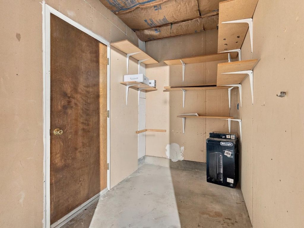 Image 43 of property listing at 5170 E Huntington, Fresno, CA 93727