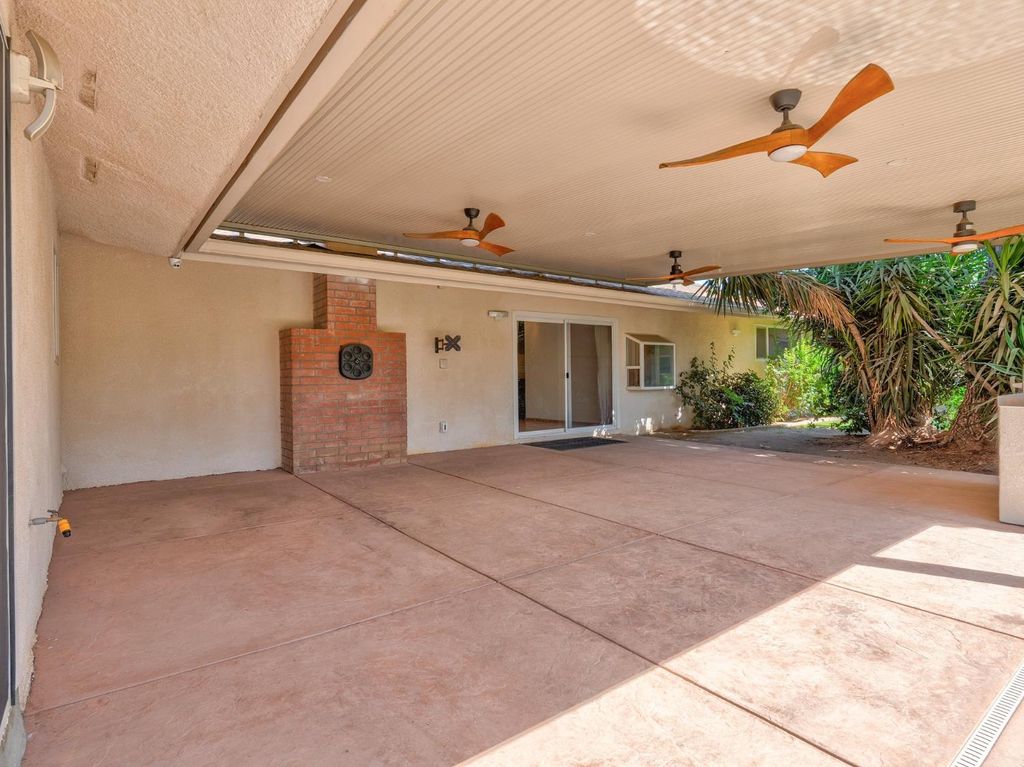 Image 46 of property listing at 5170 E Huntington, Fresno, CA 93727