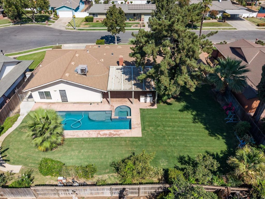 Image 50 of property listing at 5170 E Huntington, Fresno, CA 93727