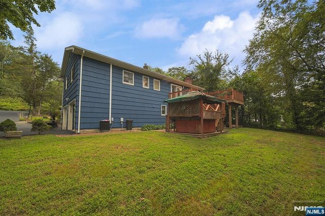 28 Forest Place, Montville Township, NJ 07082