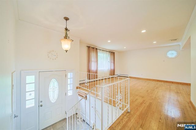 28 Forest Place, Montville Township, NJ 07082