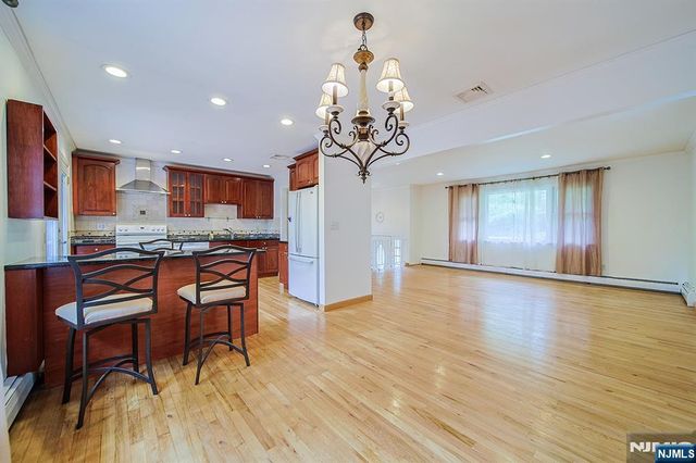 28 Forest Place, Montville Township, NJ 07082