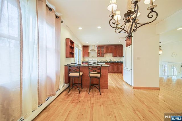 28 Forest Place, Montville Township, NJ 07082