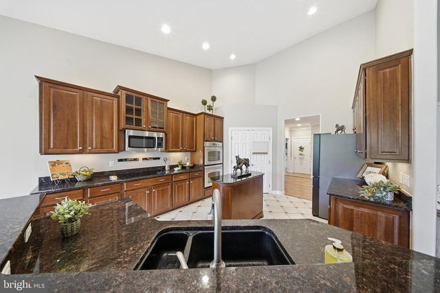 35987 BIRCH HOLLOW LN, Purcellville, VA 20132