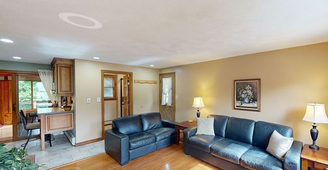 103 Wilson Ave, Framingham, MA 01702