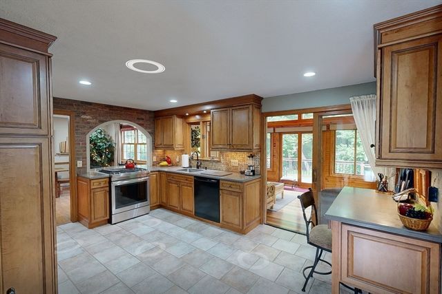 103 Wilson Ave, Framingham, MA 01702