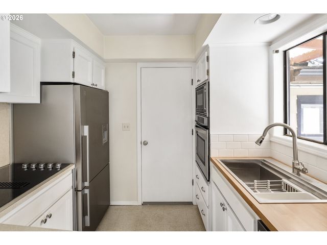 4920 Ne 78TH Pl, Portland, OR 97218