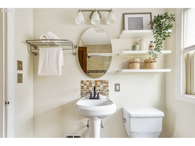 4920 Ne 78TH Pl, Portland, OR 97218