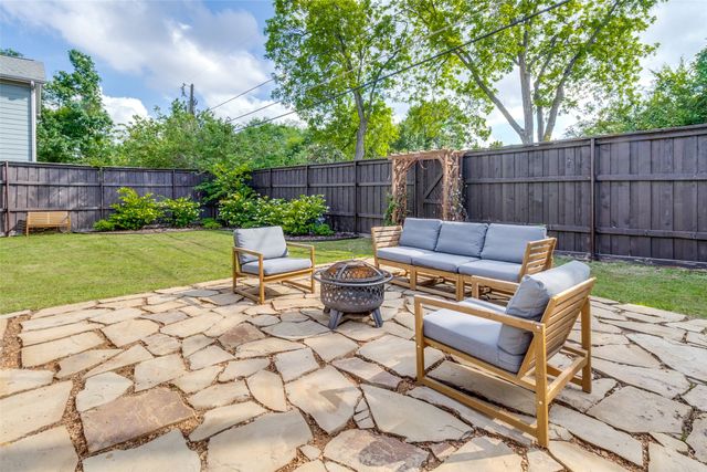 559 Aqua Drive, Dallas, TX 75218