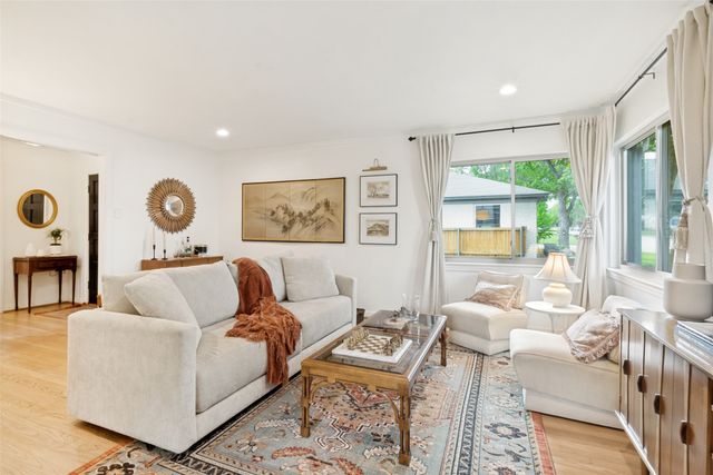 559 Aqua Drive, Dallas, TX 75218