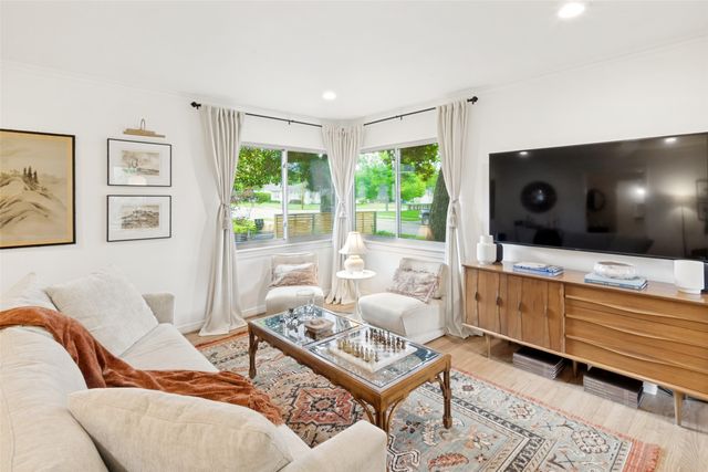 559 Aqua Drive, Dallas, TX 75218