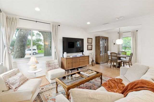 559 Aqua Drive, Dallas, TX 75218