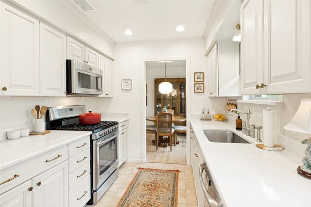 559 Aqua Drive, Dallas, TX 75218