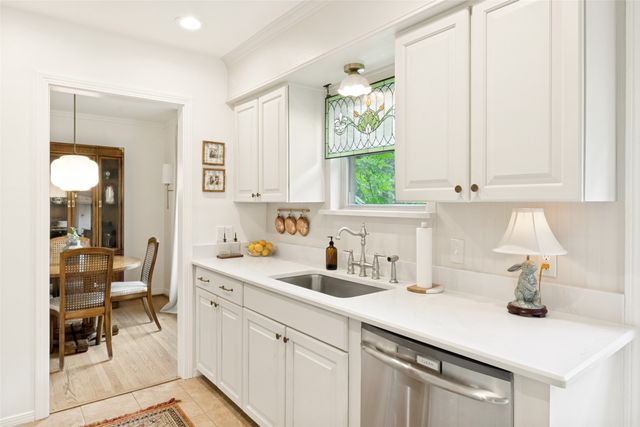 559 Aqua Drive, Dallas, TX 75218