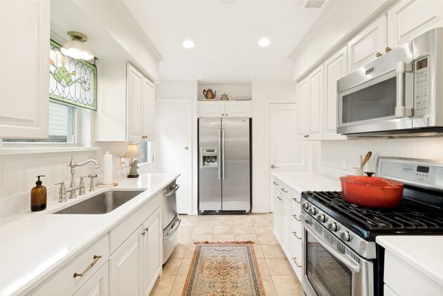 559 Aqua Drive, Dallas, TX 75218