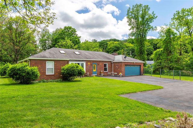 21 E Mountain Road S, Cold Spring, NY 10516