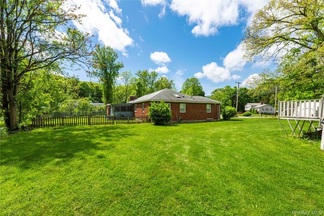 21 E Mountain Road S, Cold Spring, NY 10516