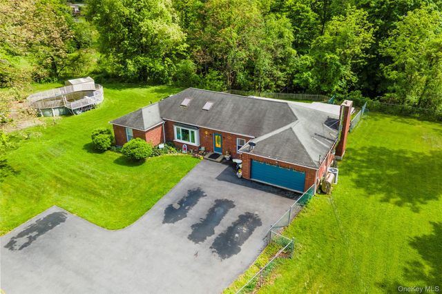 21 E Mountain Road S, Cold Spring, NY 10516
