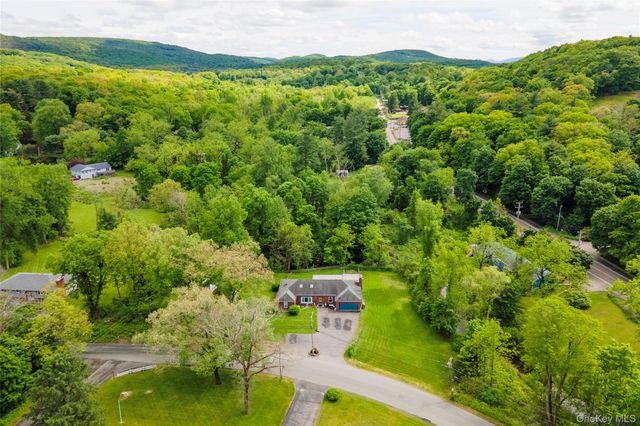 21 E Mountain Road S, Cold Spring, NY 10516
