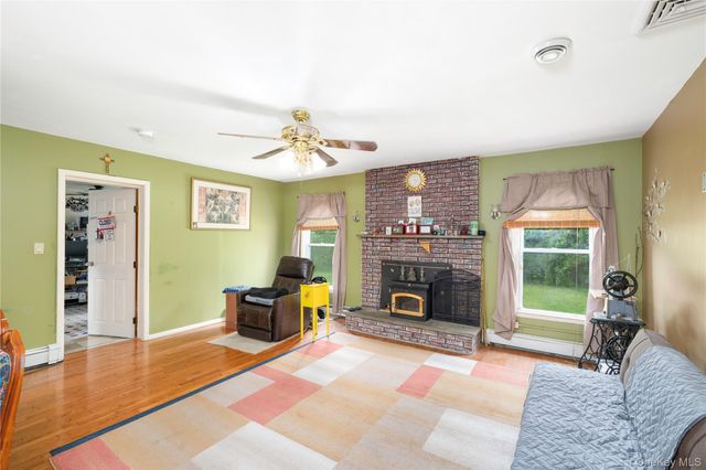 21 E Mountain Road S, Cold Spring, NY 10516