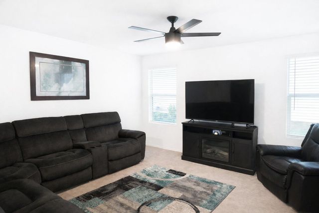 609 Marty Allen LOOP, Jarrell, TX 76537
