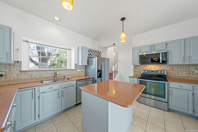 1426 Summit, San Antonio, TX 78258