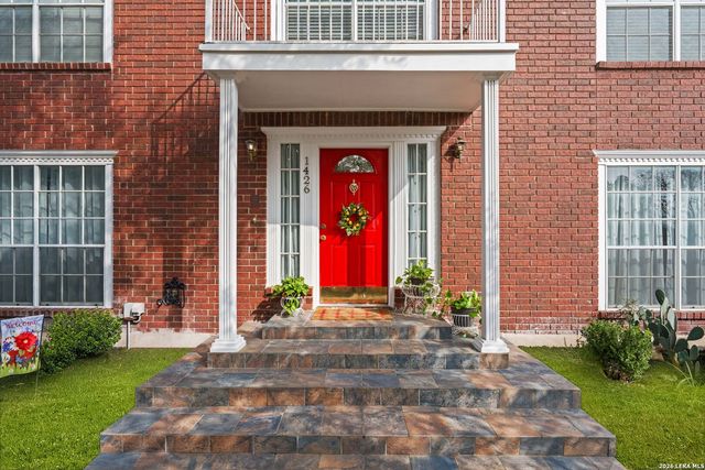 1426 Summit, San Antonio, TX 78258