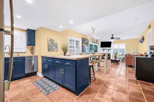 201 LAGOON DRIVE, Palm Harbor, FL 34683