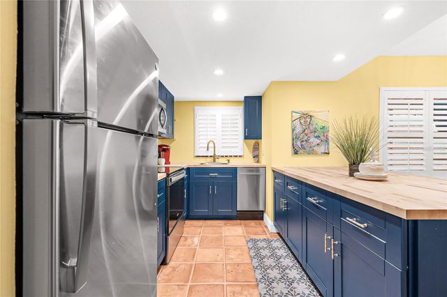 201 LAGOON DRIVE, Palm Harbor, FL 34683