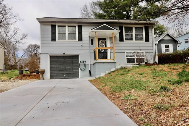 11214 E 10th Street S, Independence, MO 64054