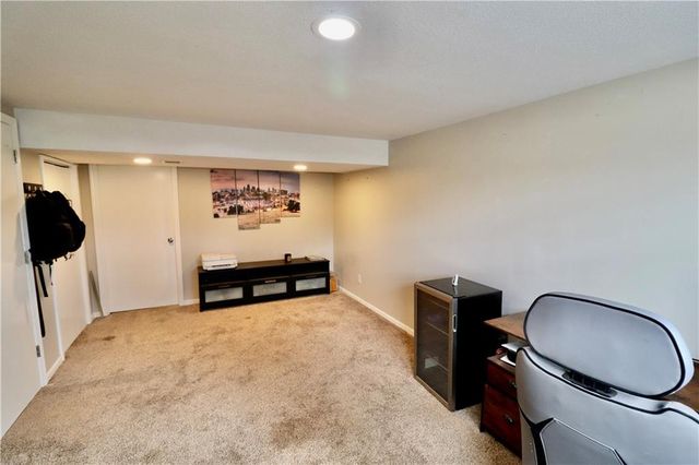 11214 E 10th Street S, Independence, MO 64054