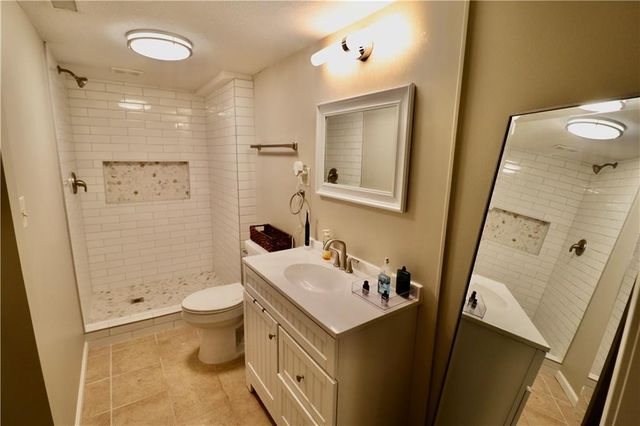 11214 E 10th Street S, Independence, MO 64054